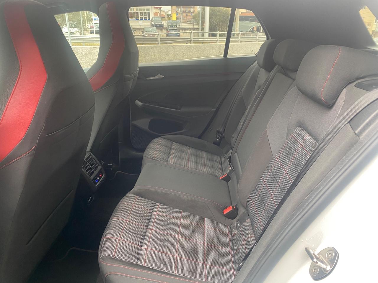 Volkswagen Golf 2.0 TSI DSG GTI TETTO/19”/DCC/IQ-LIGHT