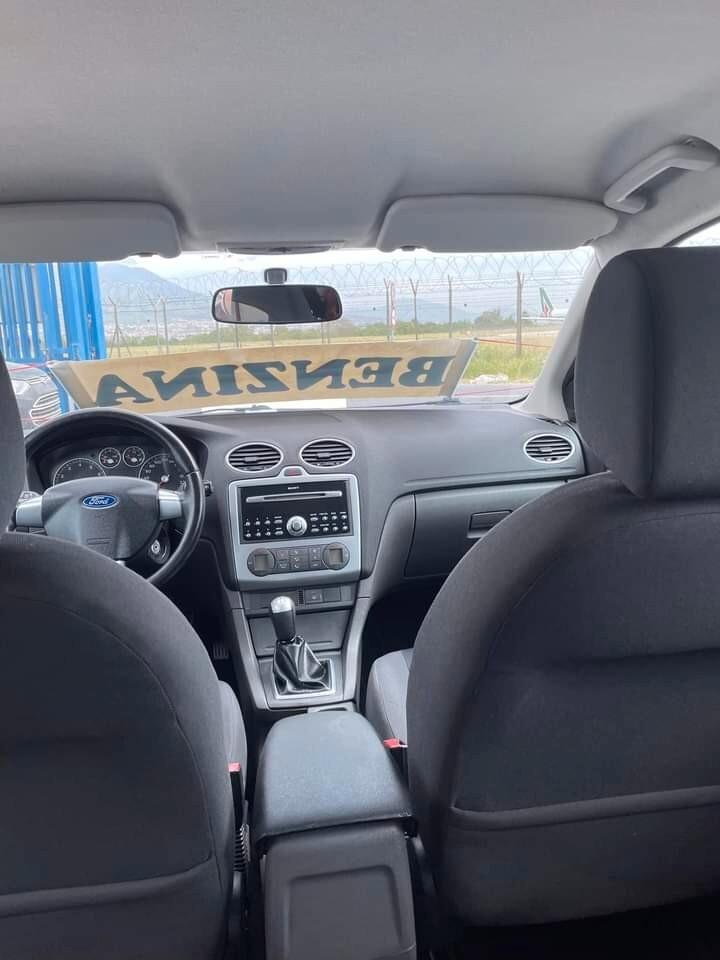 FORD FOCUS 1.6 BENZINA