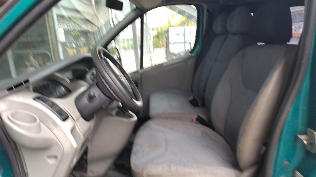 Renault Trafic 6 posti autocarro