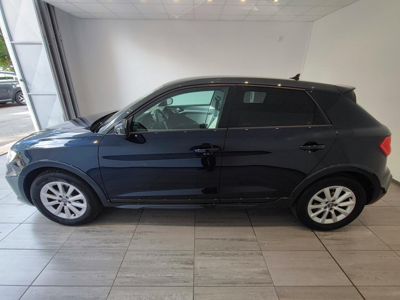 Audi A1 citycarver 30 TFSI Identity Contrast