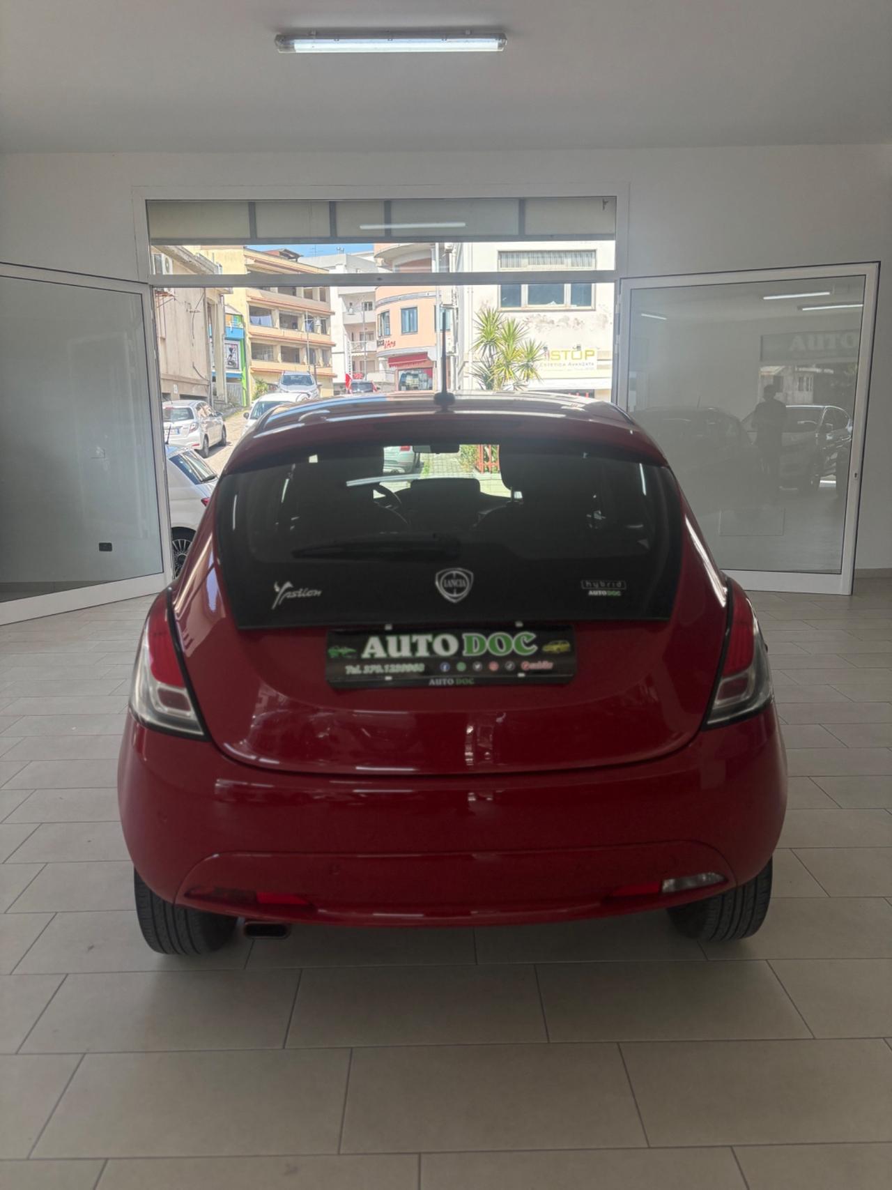 Lancia Ypsilon 1.0 FireFly 5 porte S&S Hybrid Ecochic Silver
