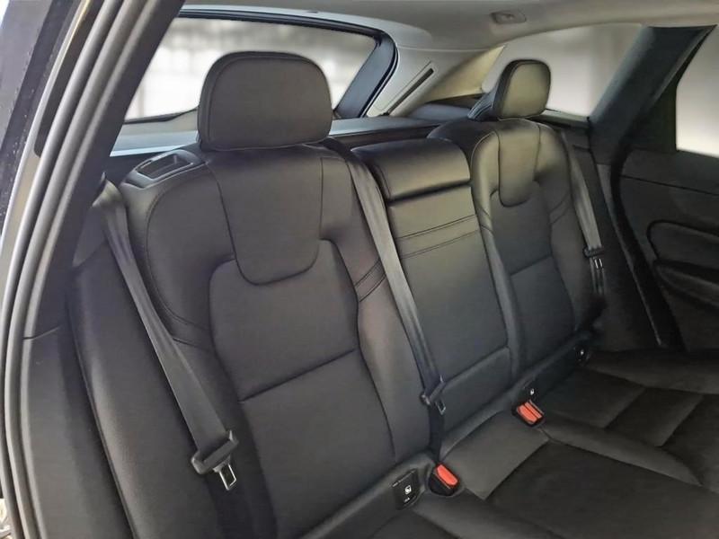 VOLVO XC60 B4 D automatico Momentum Pro