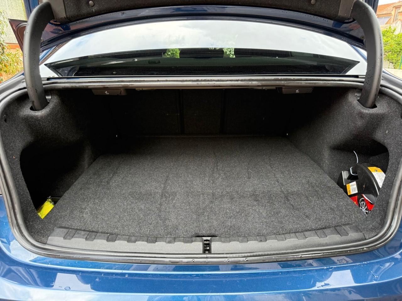 Bmw 318d 4p. mhev 48V Business Advantage