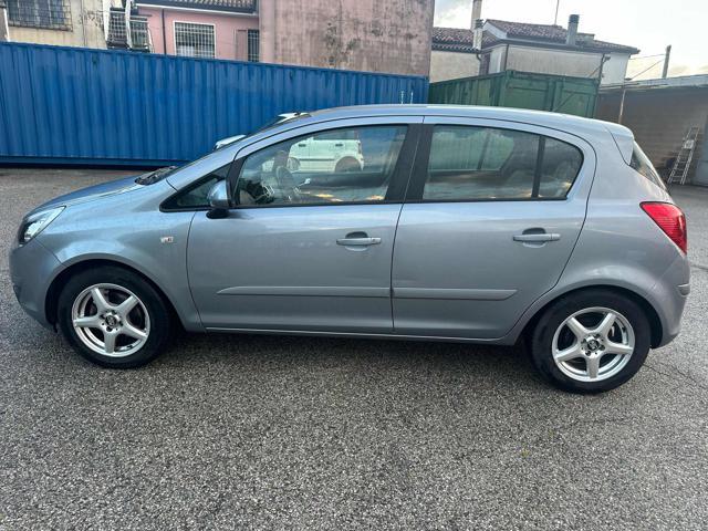 OPEL Corsa 1.4 16V 5 porte Cosmo senza nessun lavoro da fare
