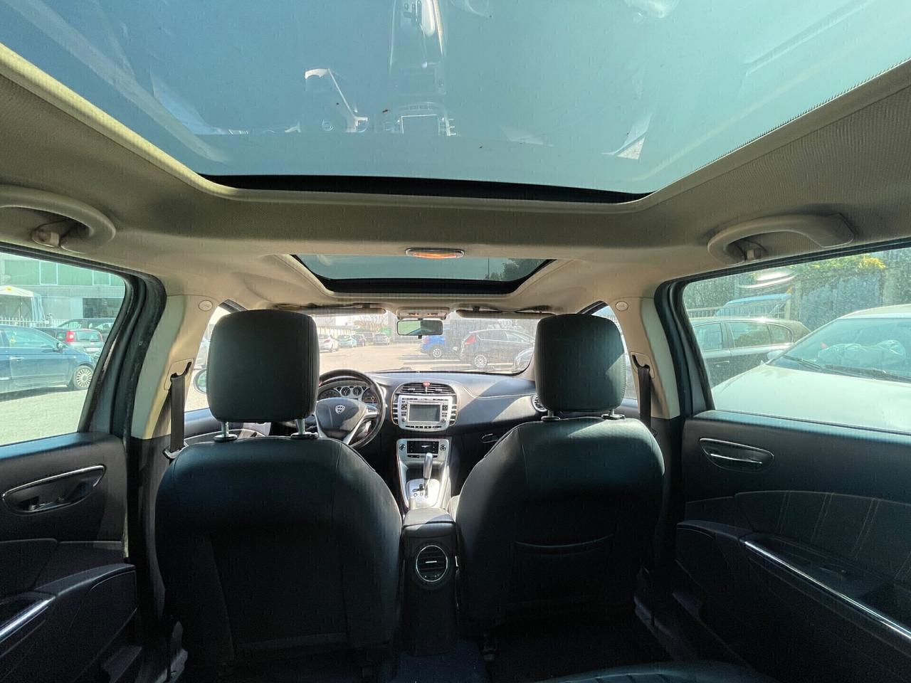 Lancia Delta 1.6MJT-automatico-panoramica-neopatentati