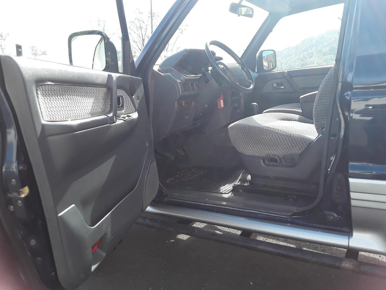 Mitsubishi Pajero 3.5i V6 24V cat MT SS GLS Exec.