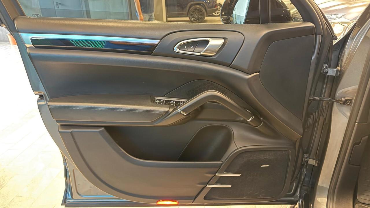 PORSCHE CAYENNE 3.0 DIESEL PLATINUM EDITION 2015