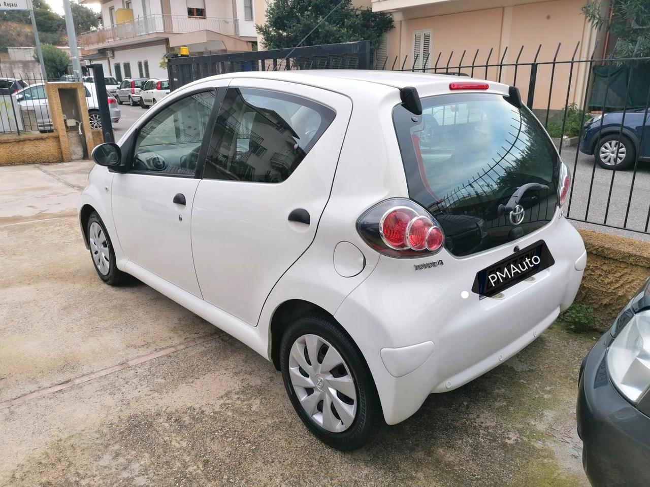 Toyota Aygo 1.0 12V 5 porte Lounge - Navy