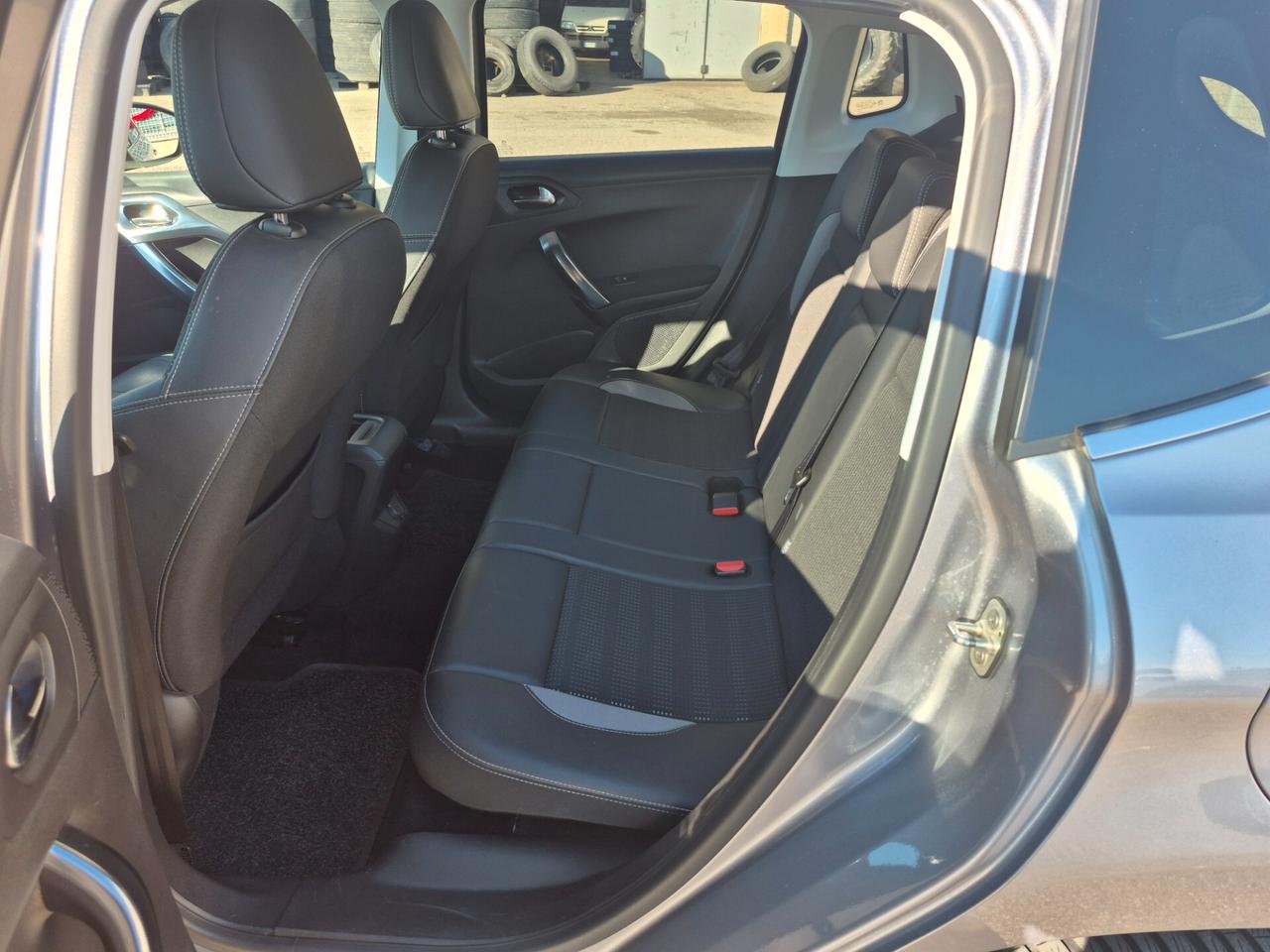 Peugeot 2008 BlueHDi 100 S&S Allure