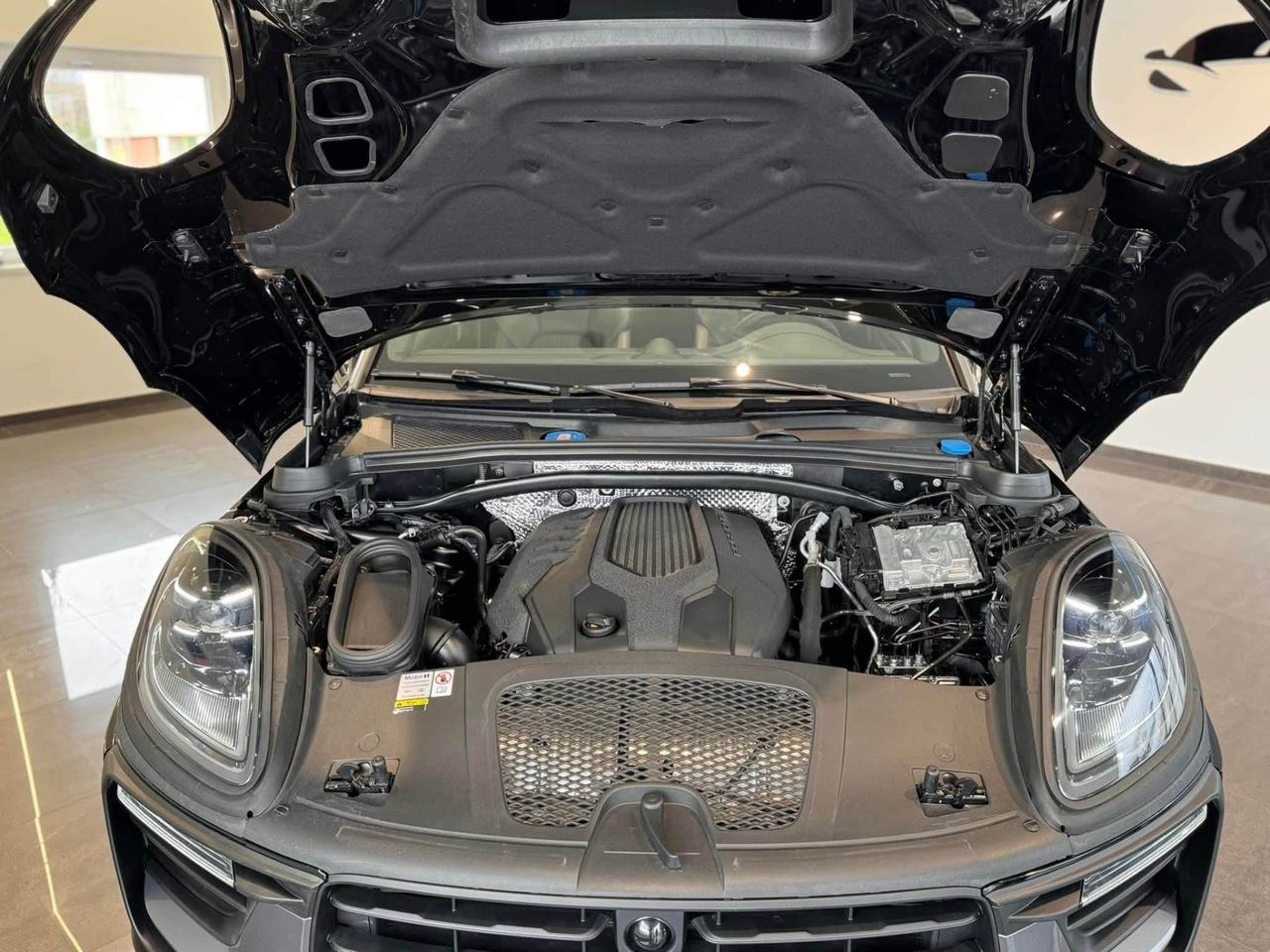 Porsche Macan 2.0 T 265cv scarico ,tetto apribile in garanzia