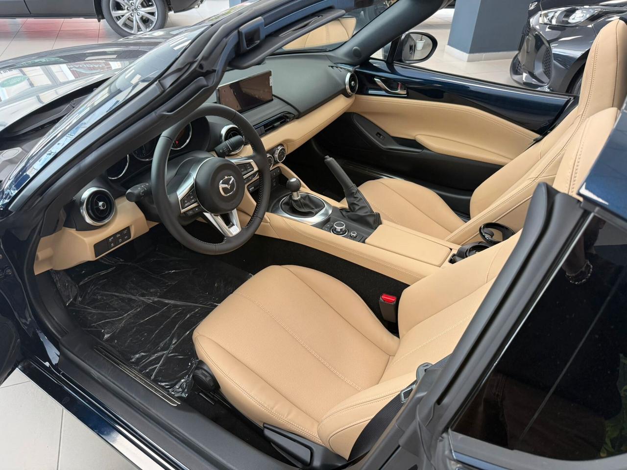 Mazda MX-5 1.5L Skyactiv-G RF Kazari