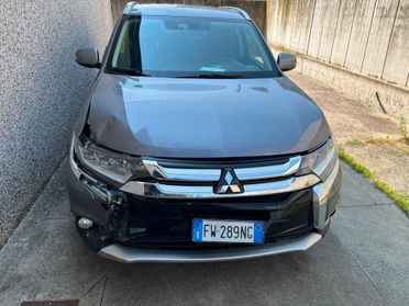 Mitsubishi Outlander 2.2 DI-D 4WD Instyle Plus SDA 7 posti