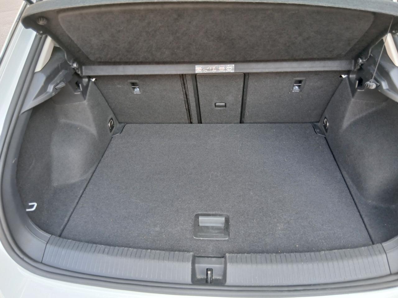 Vw T Roc Style 1.0 Tsi con Teck pack full opt TUA a € 241 mese