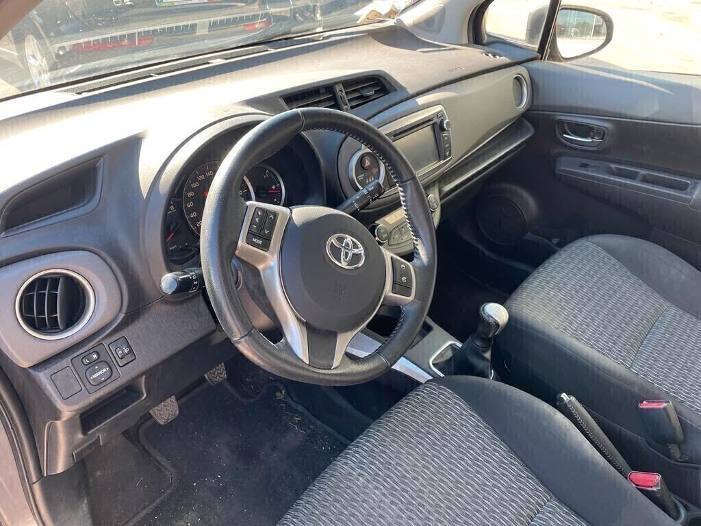 TOYOTA YARIS 1.0 5 PORTE ACTIVE NEOPATENTATI