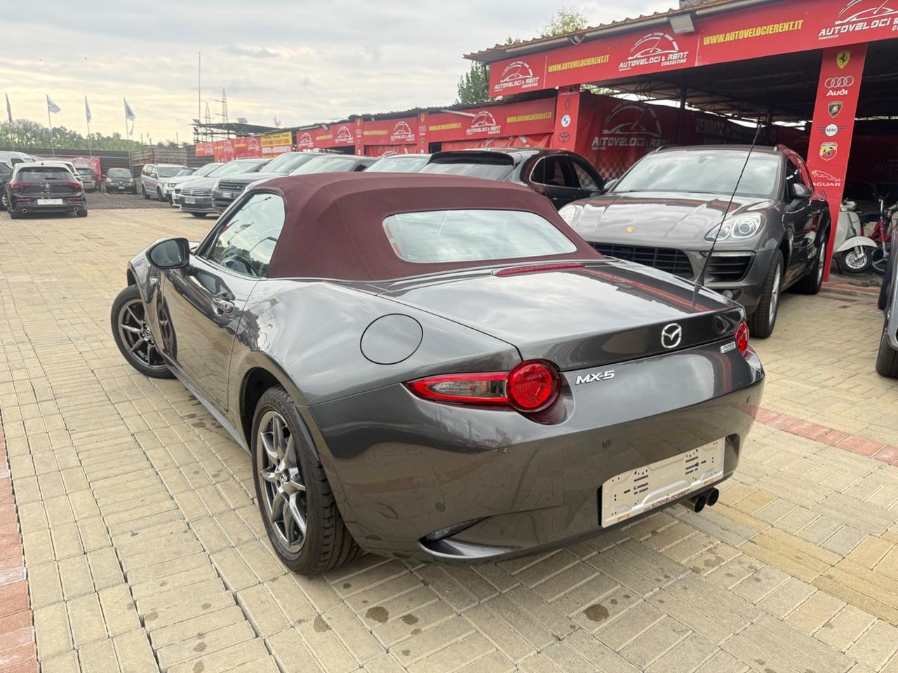 MX-5 1.5 SAKURA | CAPOTE BORDEAUX | PELLE BEIGE | BOSE | FULL LED | 17” | PRONTA CONSEGNA