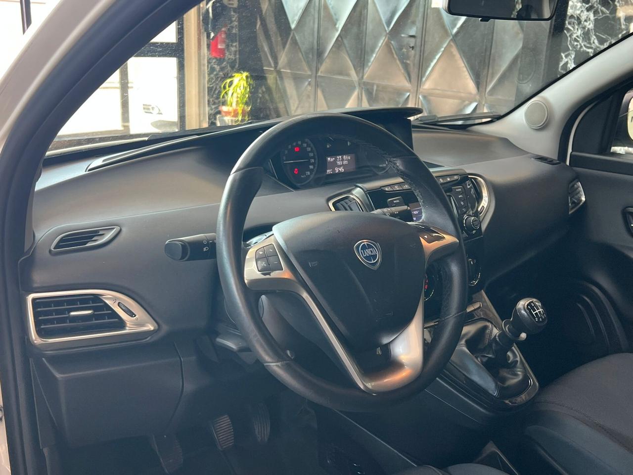 Lancia Ypsilon 1.0 FireFly 5 porte S&S Hybrid Ecochic Silver