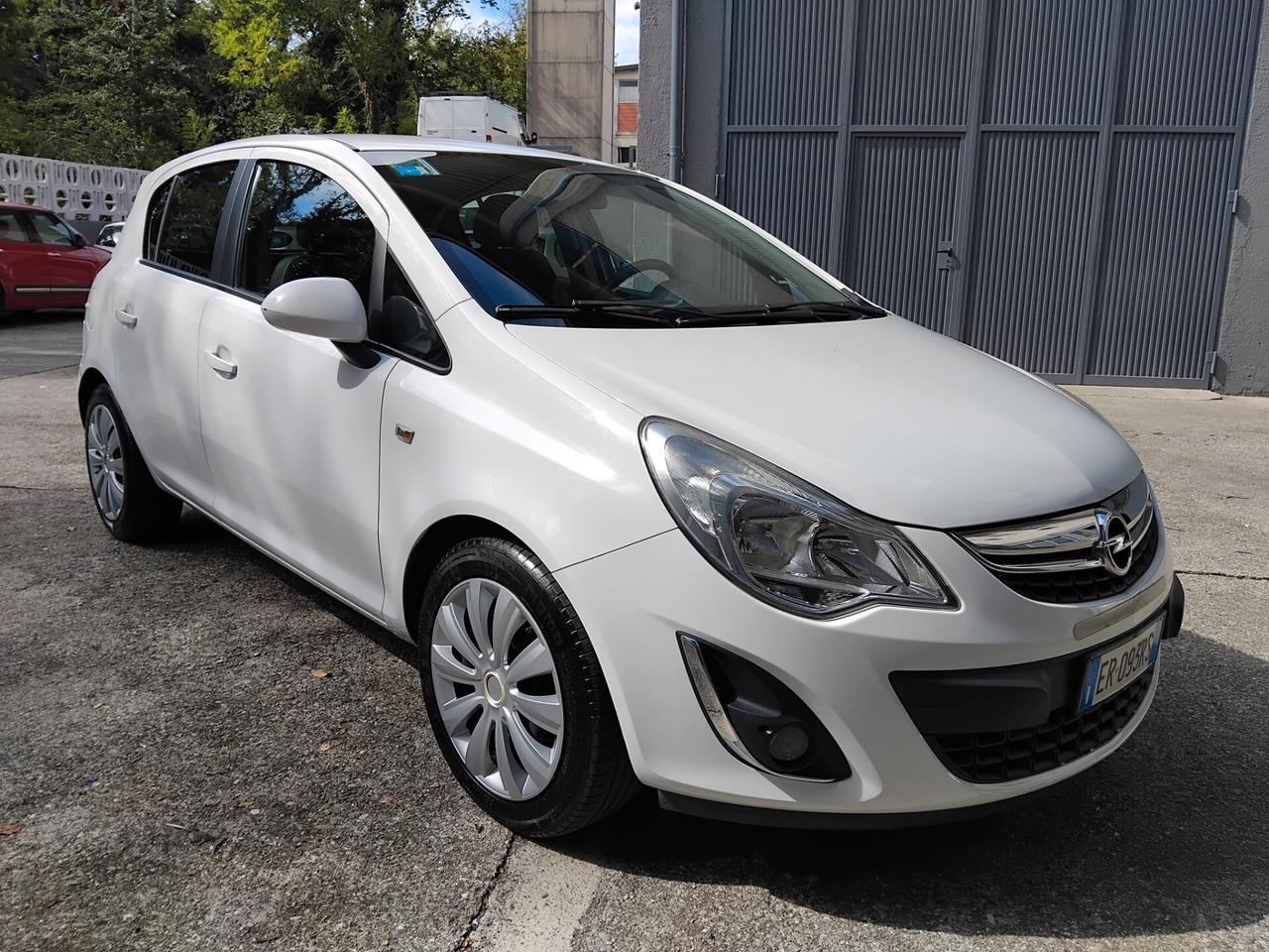 Opel Corsa 1.2 gpl garanzia