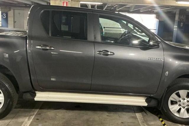 TOYOTA Hilux 2.4 D-4D 2WD 4 porte Double Cab Lounge