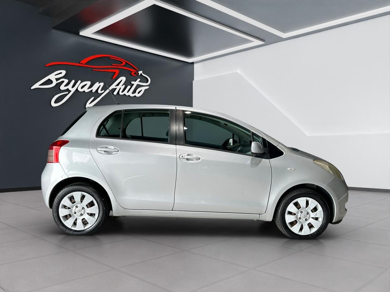 Toyota Yaris 1.0 5 porte Sol
