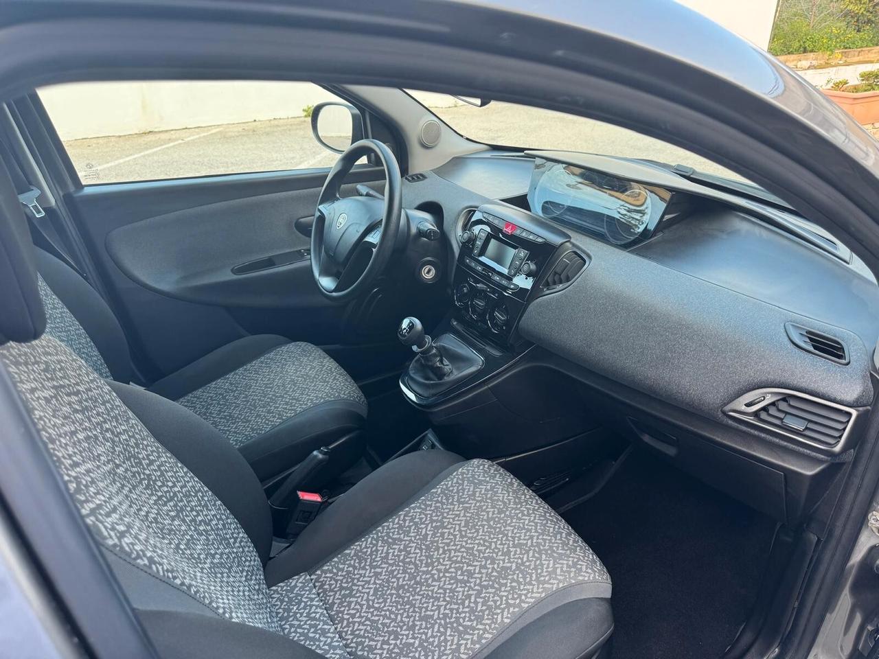 Lancia Ypsilon 1.0 FireFly 5 porte S&S Hybrid Ecochic A. Ferretti