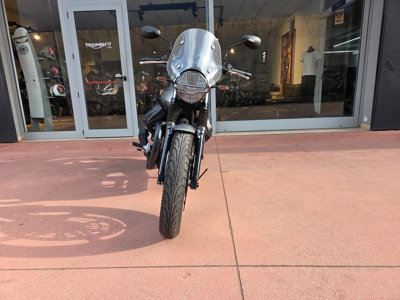 Moto Guzzi V7 Stone
