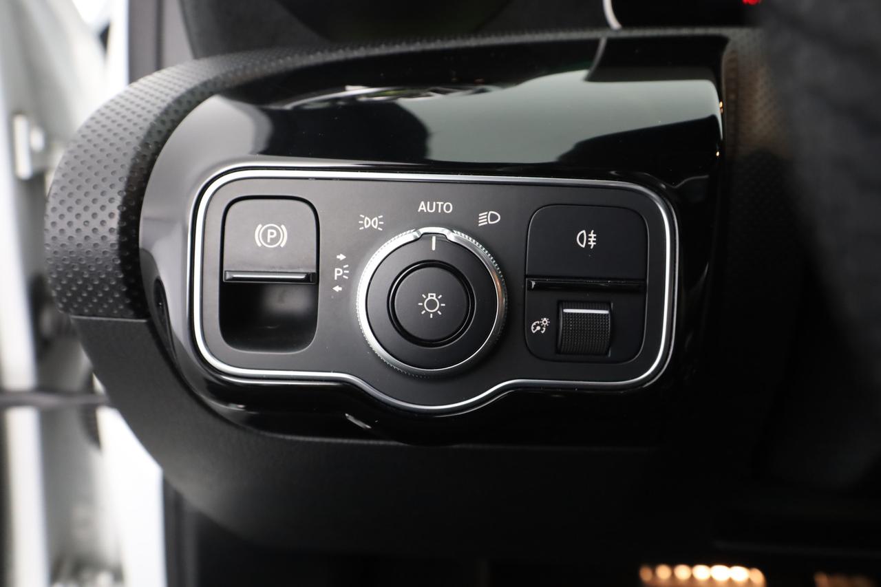 MERCEDES Classe A (W177) A 200 Automatic Premium