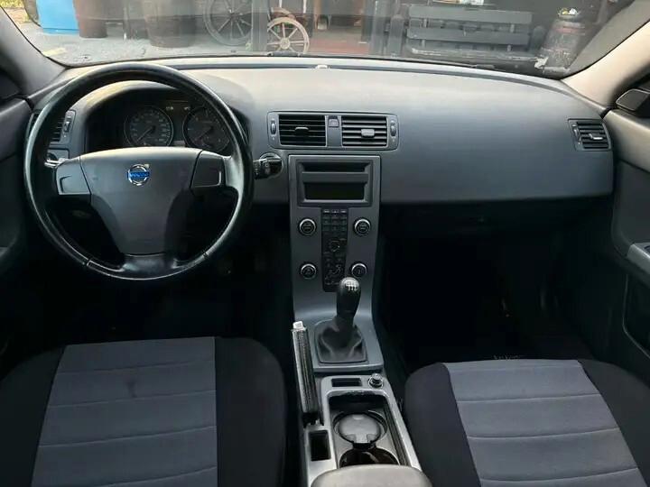 Volvo V50 D2 R-design