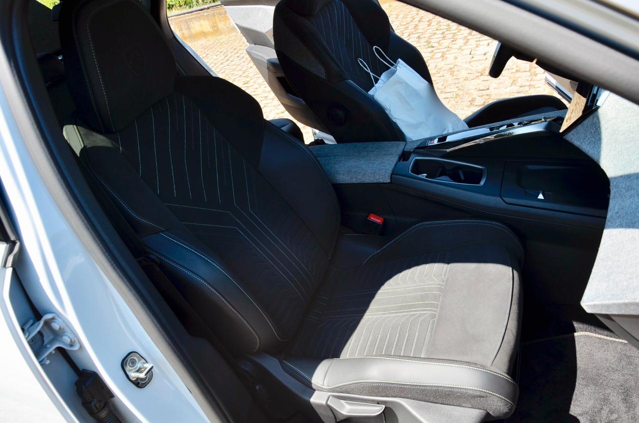 PEUGEOT 3008 1.2 HYBRID 48V GT 136cv AUTO, UNICOPROPRIETARIO, GARANZIA UFF PEUGEOT, UFF ITALIANA, SERVICE UFF PEUGEOT, EURO 6E, FULL LED, RETROCAMERA, PERMUTE