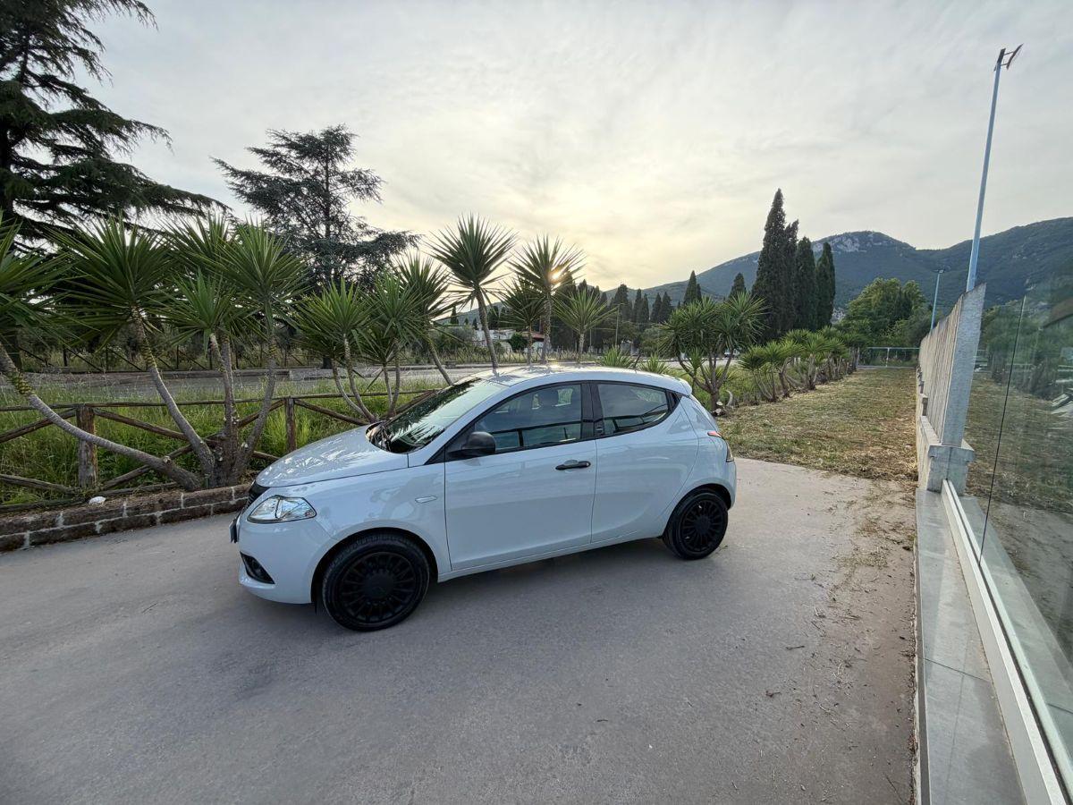 LANCIA - Ypsilon - 1.0 FireFly 5p. S&S Hybrid Gold