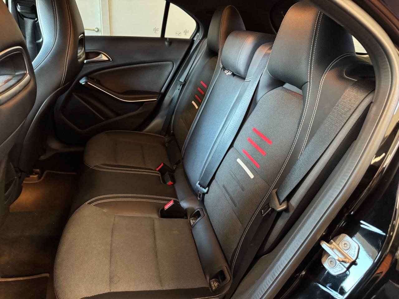MERCEDES-BENZ A 180 d PREMIUM AMG - 2018