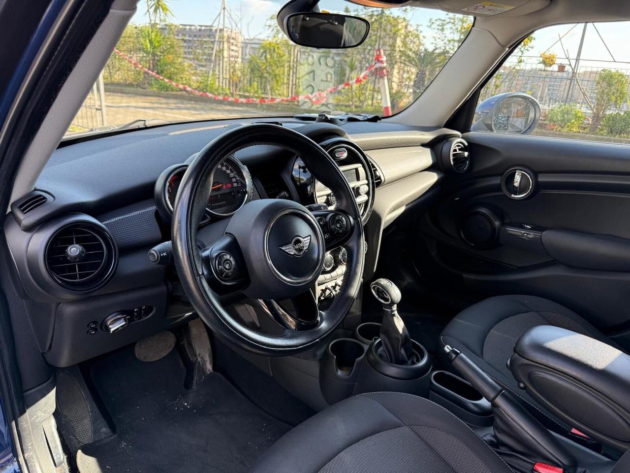 Mini Mini 1.5 Cooper D Business XL Aut. 5 porte Pdc