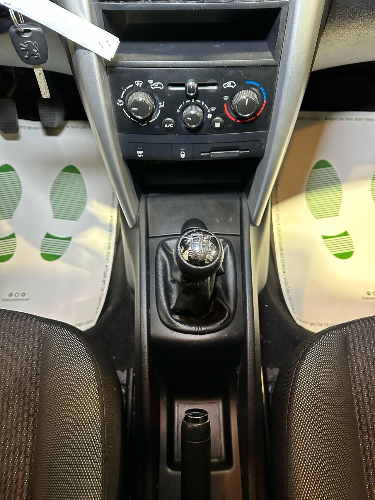 Peugeot 207 1.4 8V 75CV 5p. SPECIAL EDITION