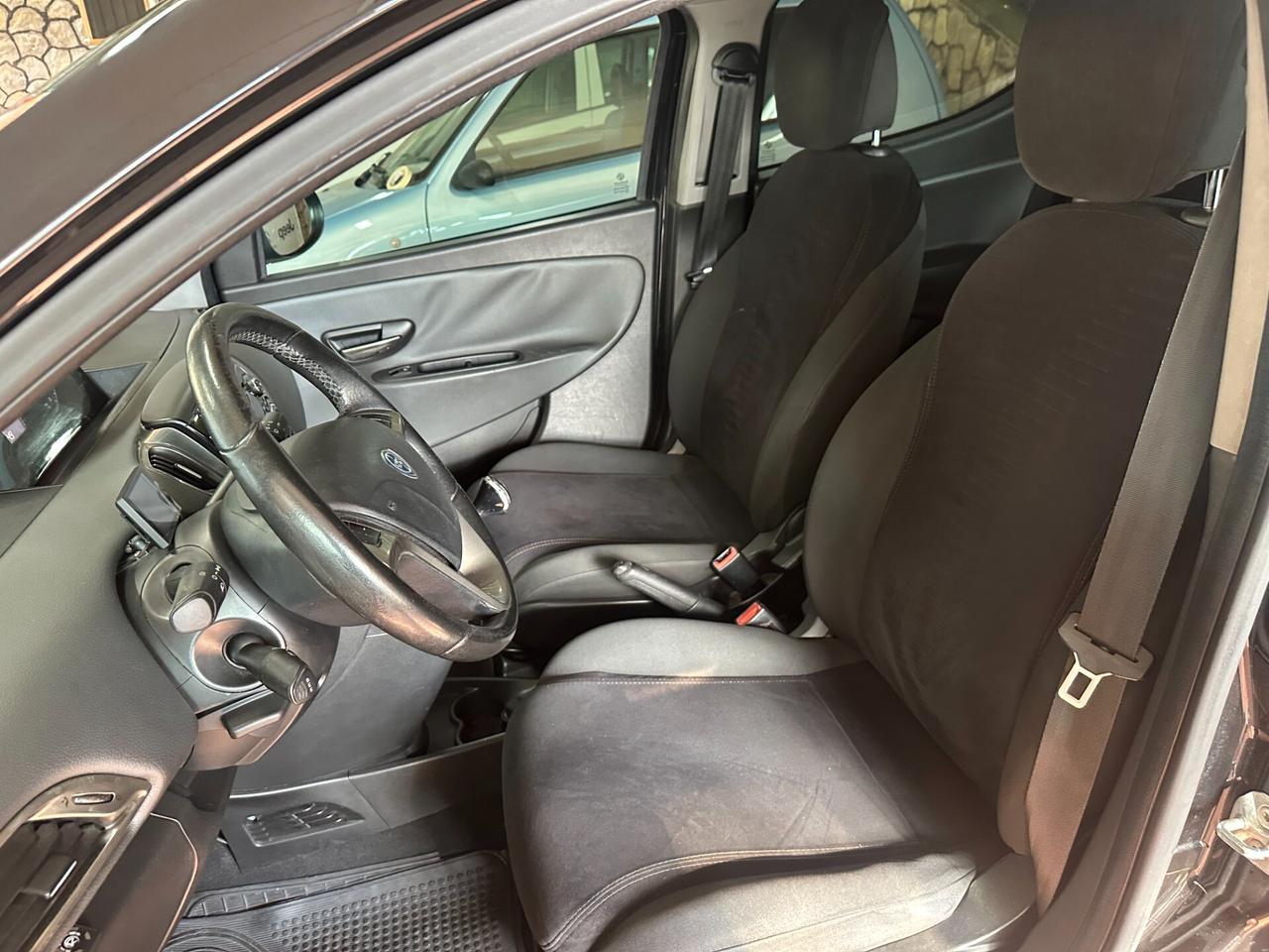 Lancia Ypsilon 1.2 69 CV 5 porte GPL Ecochic Gold