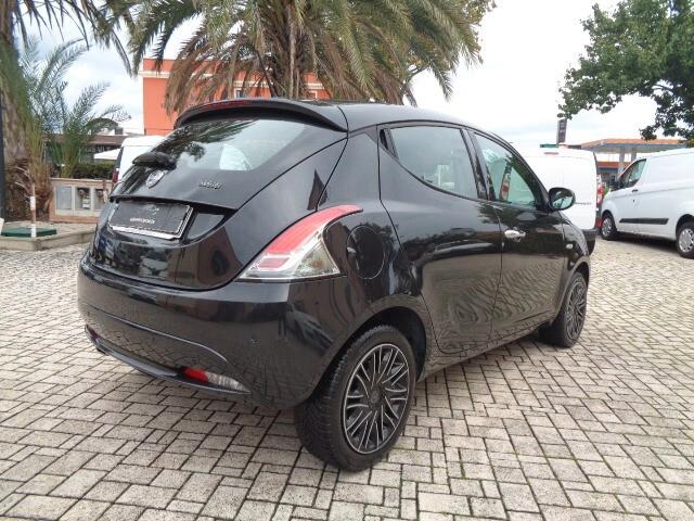 Lancia Ypsilon 1.0 FireFly 5 porte S&S Hybrid Ecochic Gold