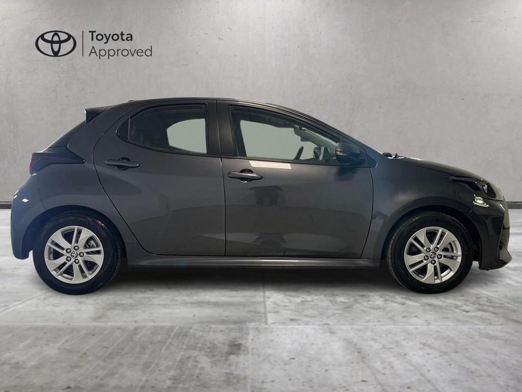 Toyota Yaris 1.5 hybrid Business
