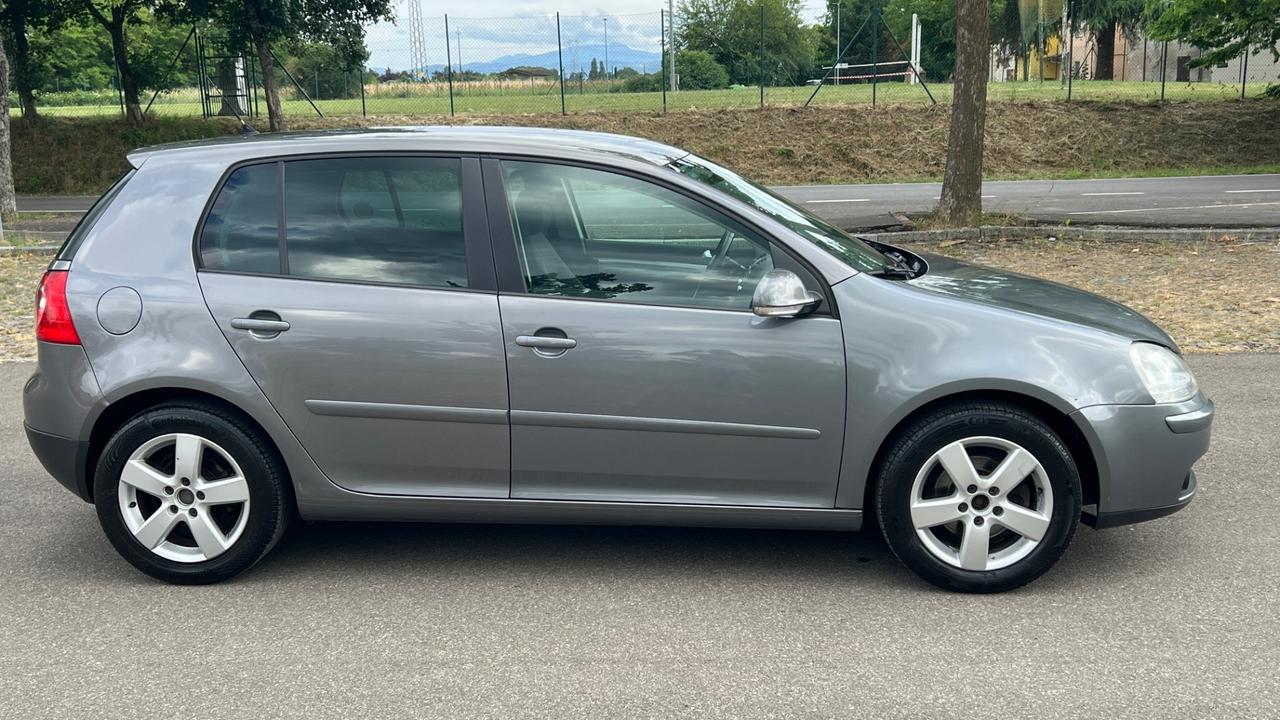 Volkswagen Golf 5 1.4 Benzina Anno 2010 Ideale x NEOPATENTATI