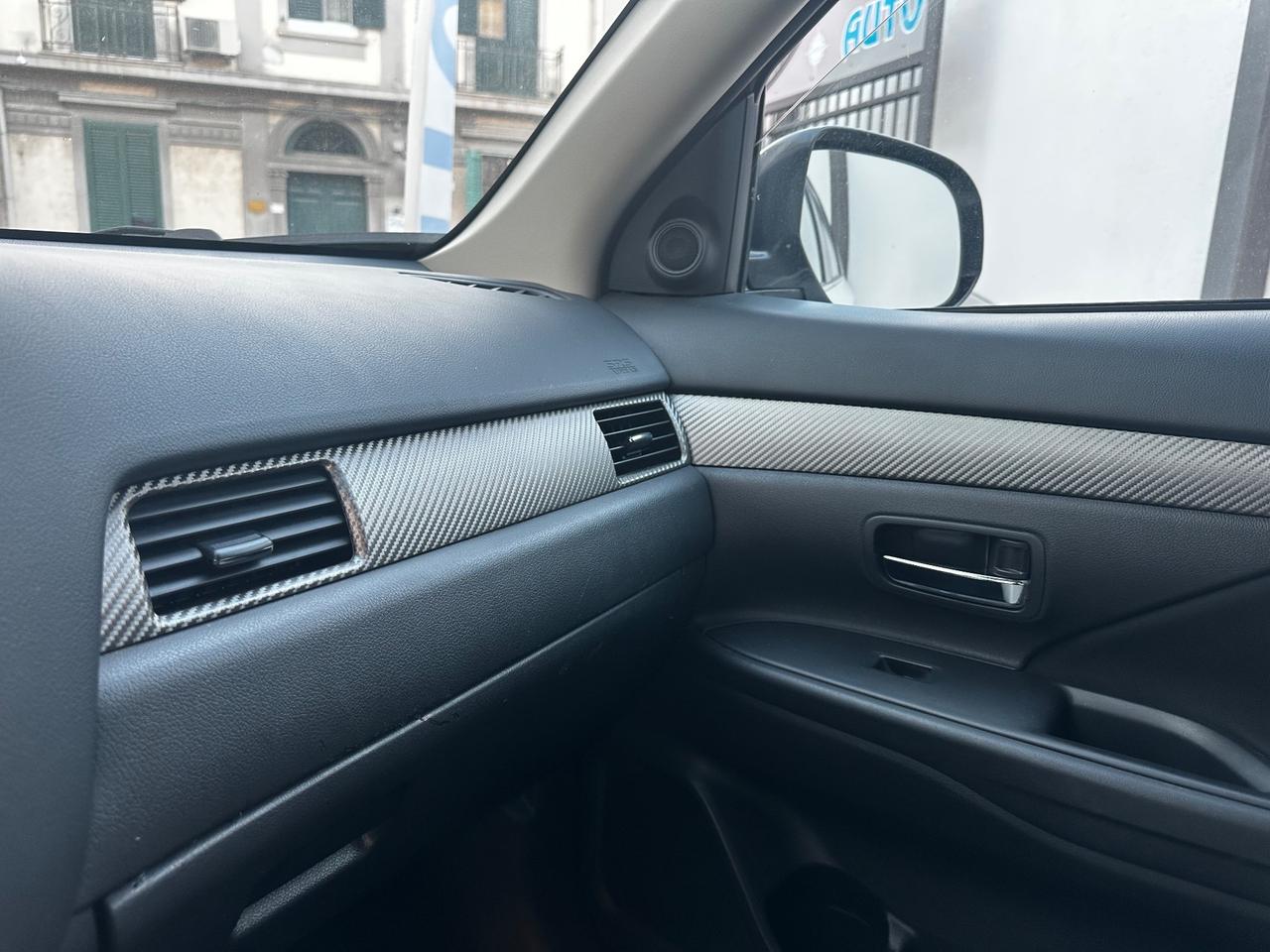 Mitsubishi Outlander 2.2 DI-D 4WD Intense