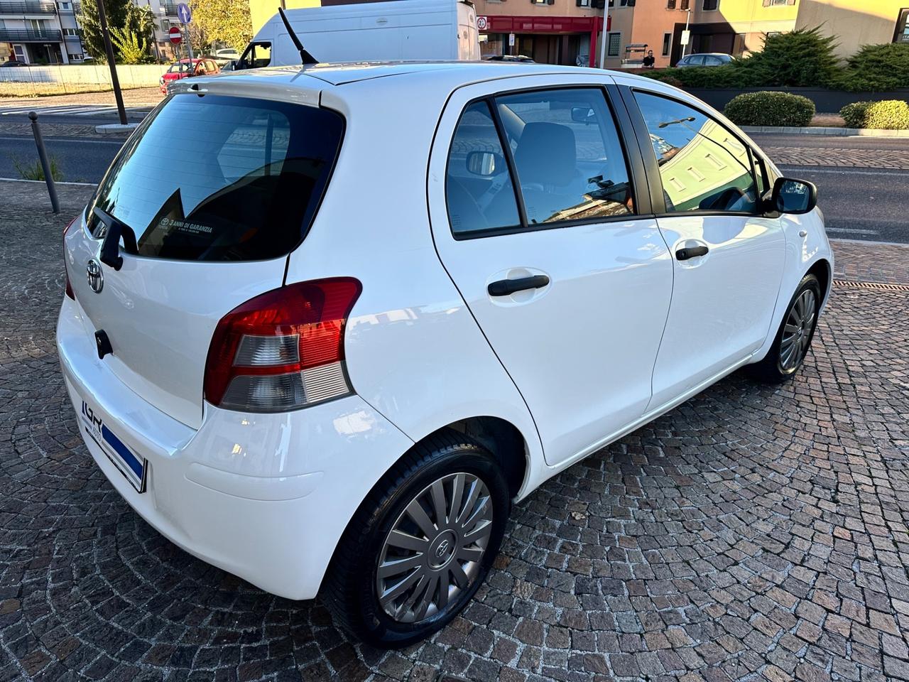 Toyota Yaris 1.0Bz 69Cv 5P - Neopatentati