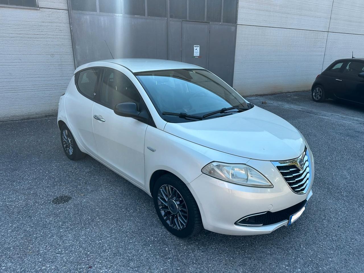 Lancia Ypsilon 1.2 69 CV 5 porte GPL Ecochic Platinum