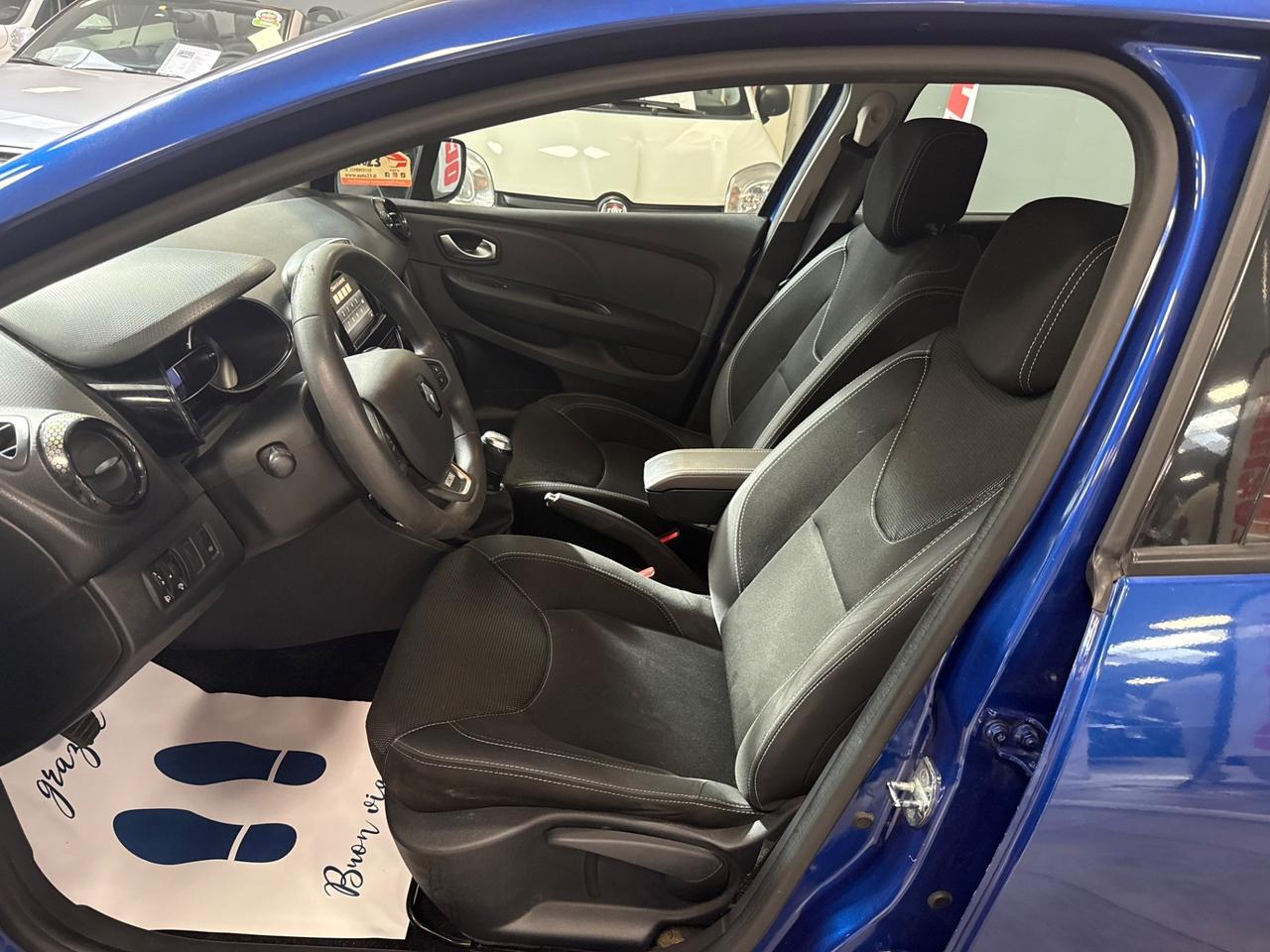 Renault Clio TCe 12V 75 CV 5 porte Moschino Life Ok Neopatentati