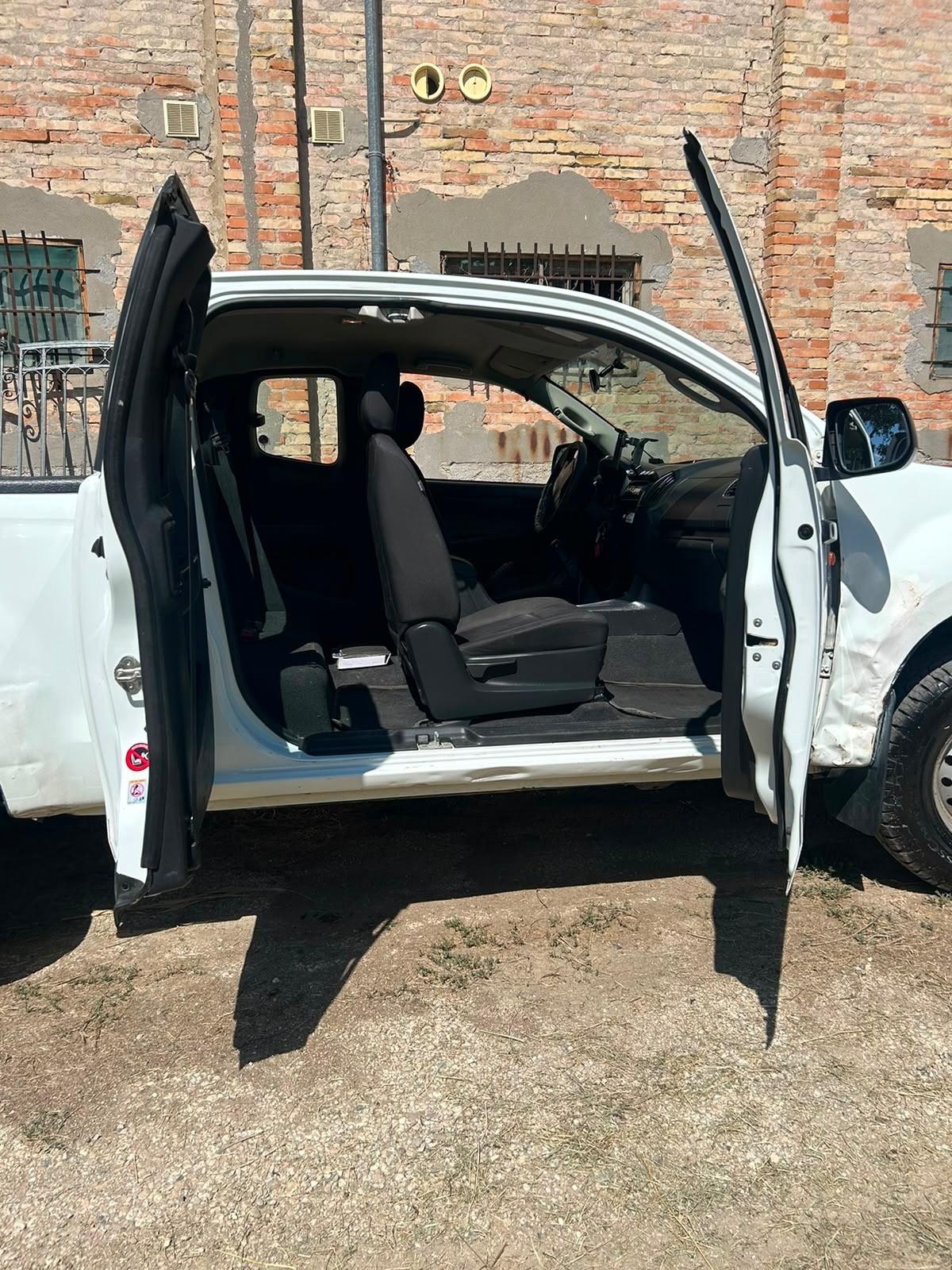 Isuzu D-Max 2.5 TD space cab 4WD 2+2 posti