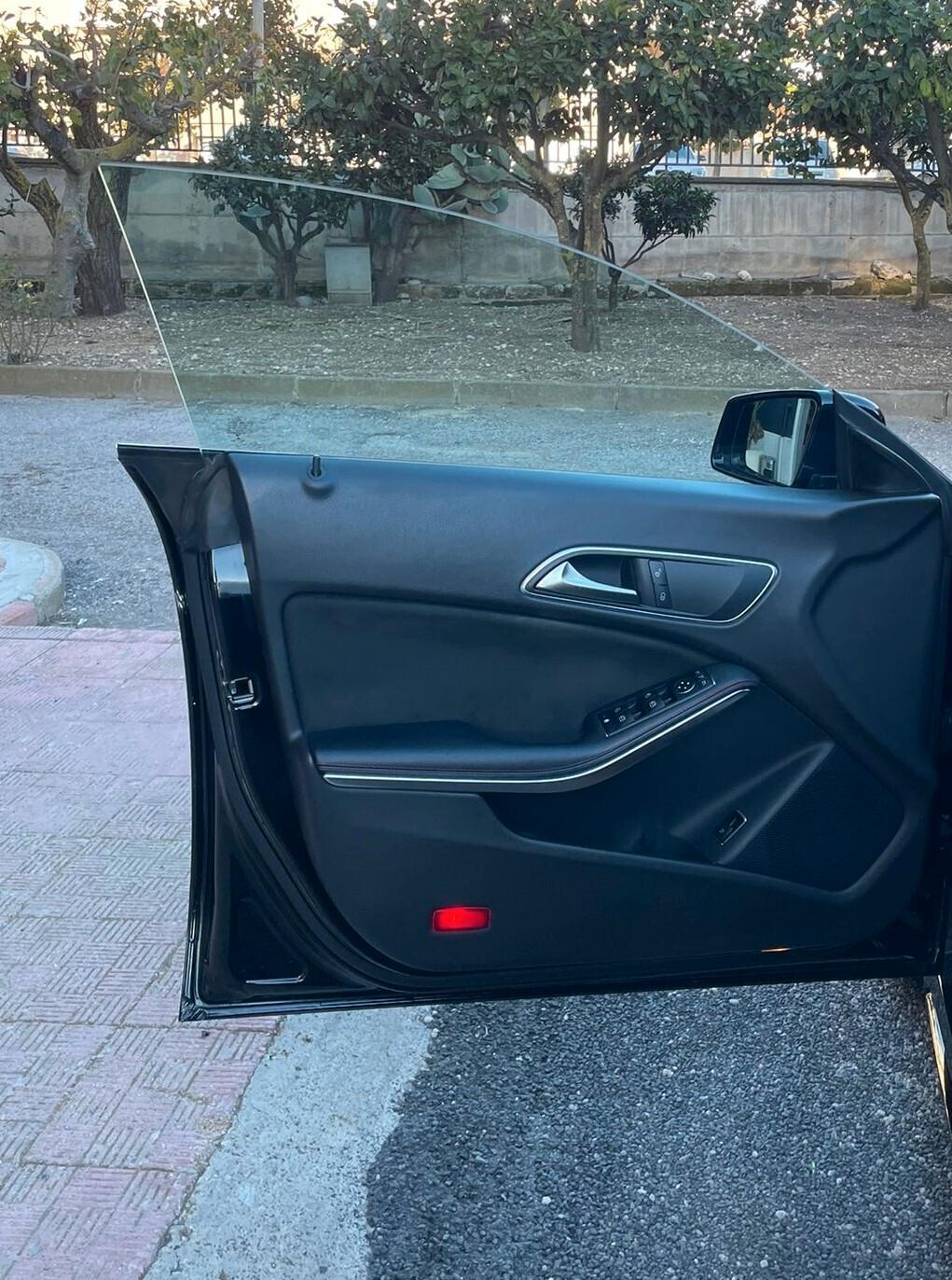 MERCEDES-BENZ CLA AMG Premium200D Dark Night