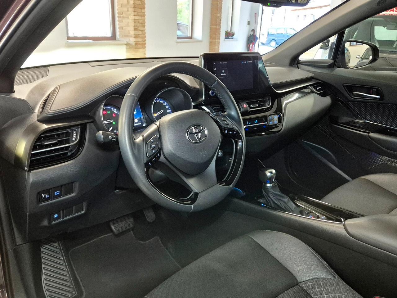 Toyota C-HR 1.8 Hybrid E-CVT Lounge
