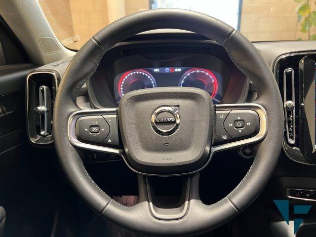 VOLVO XC40 B4 AWD Geartronic Momentum