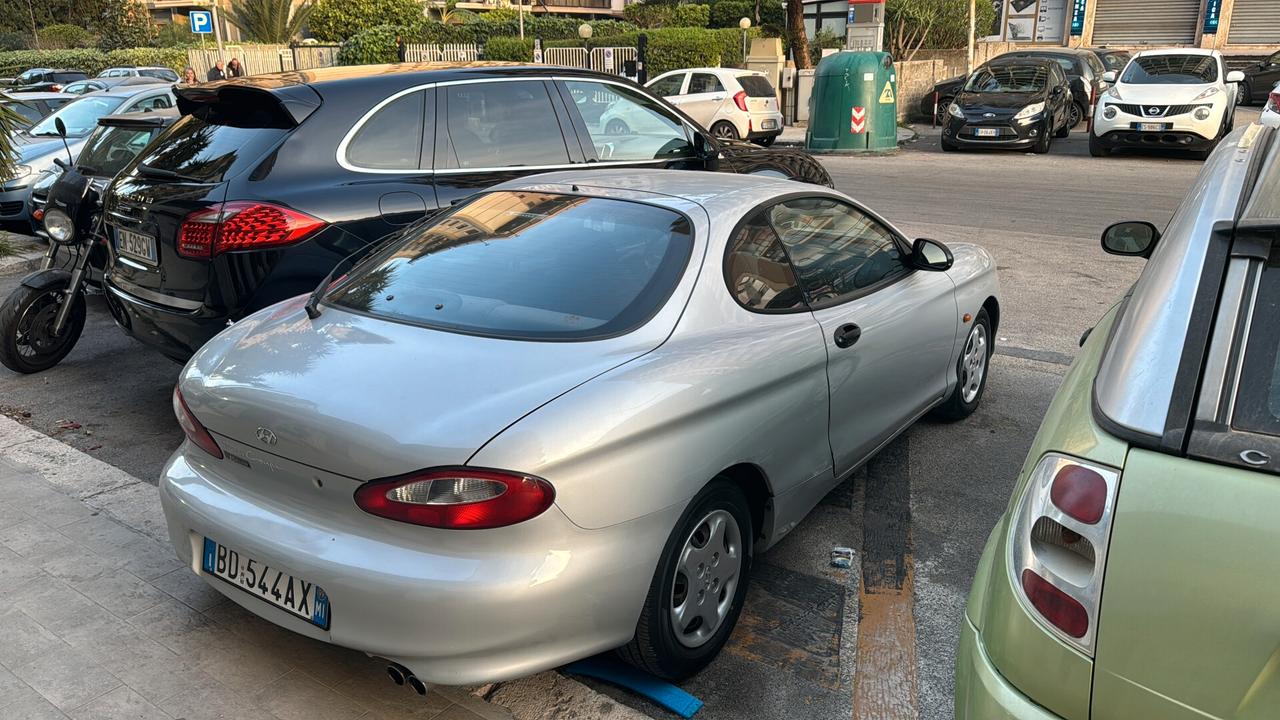 Hyundai Coupe 1.6i 16V cat