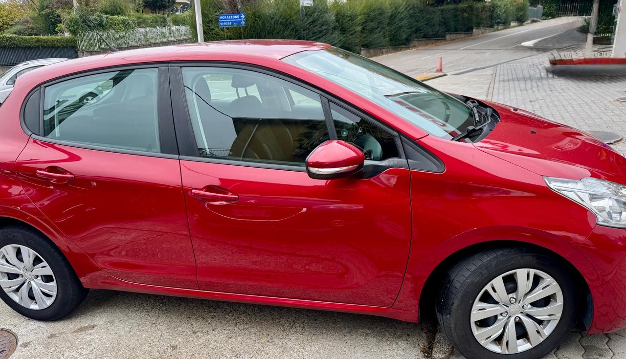 Peugeot 208 1.4 HDi 68 CV 5 porte Allure