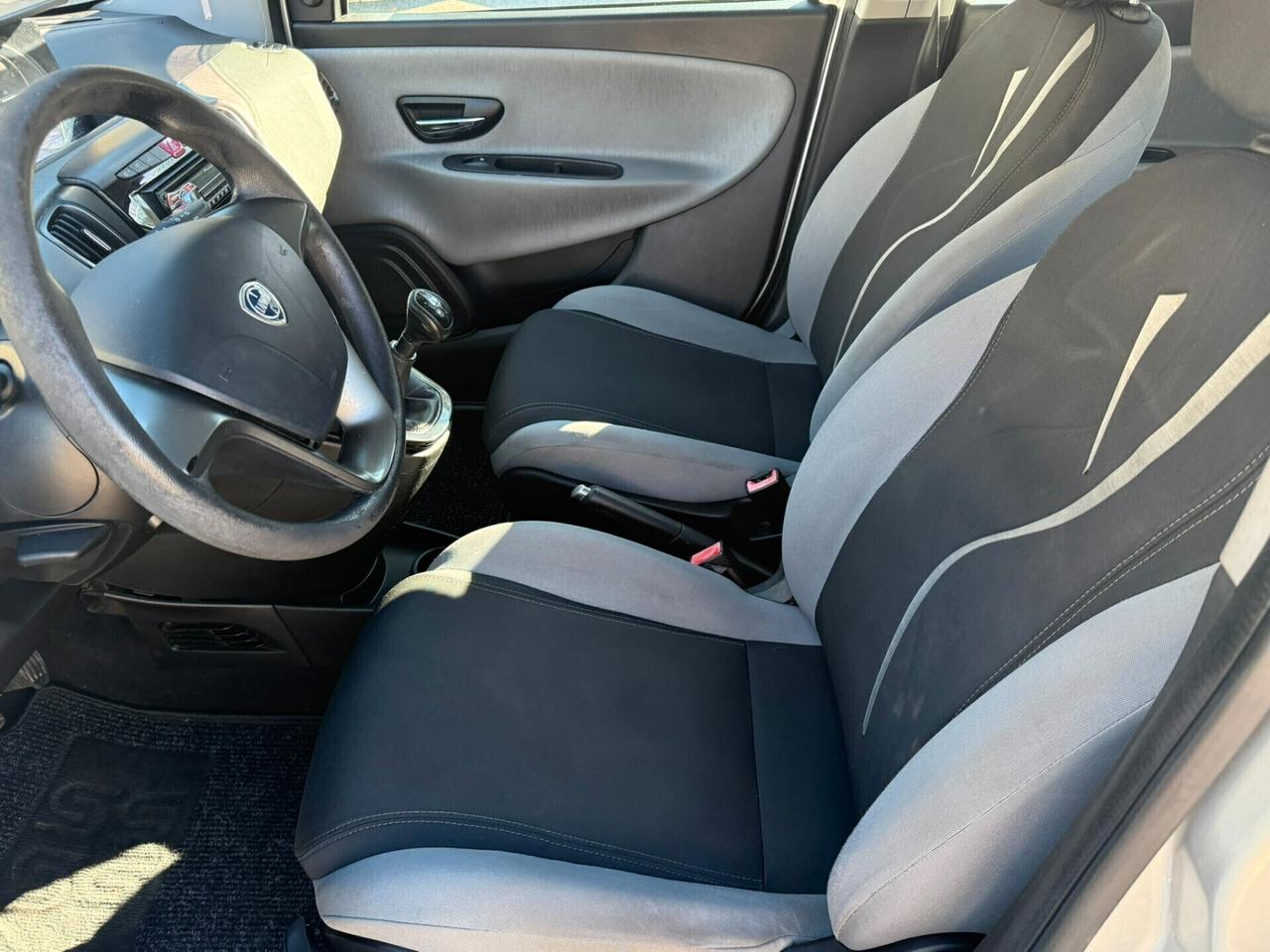 Lancia Ypsilon 1.3 MJT 16V 95 CV 5 porte S&S Silver