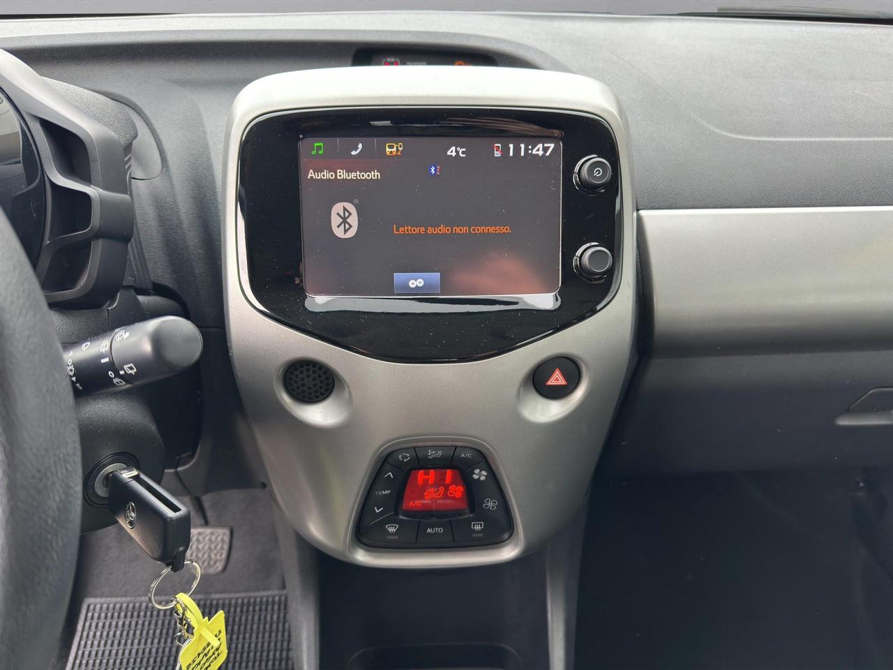 Toyota Aygo 5p 1.0 x-play m-mt