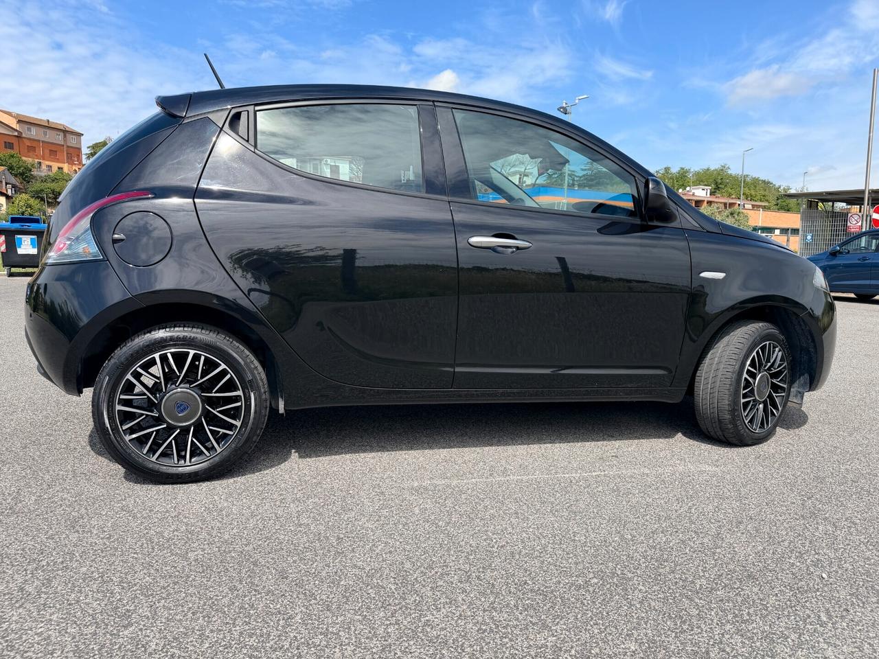 Lancia Ypsilon 1.0 FireFly 5 porte S&S Hybrid Gold