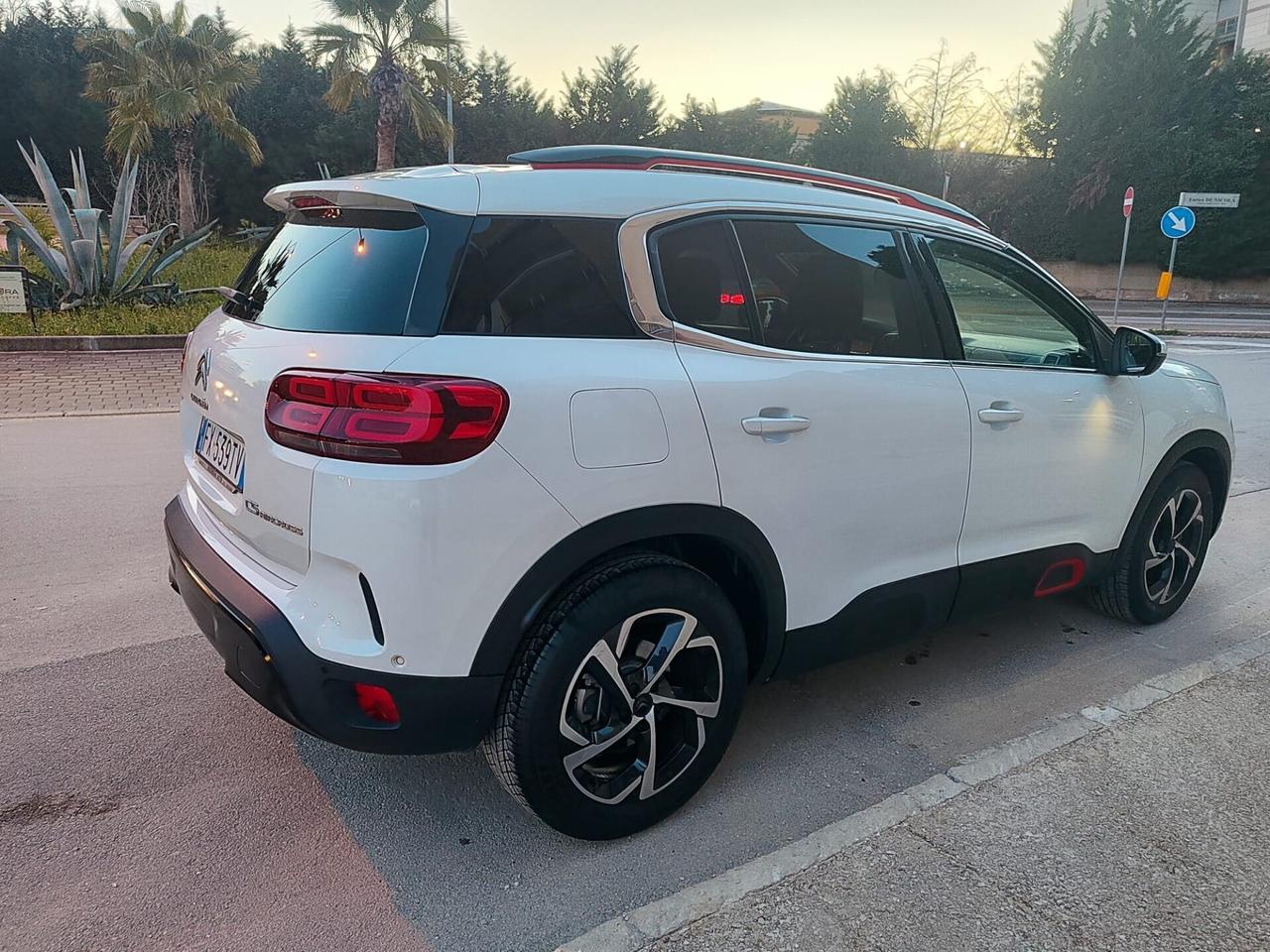C5 Aircross 1.5 Bluehdi SHINE 130CV SUPER FULL !!